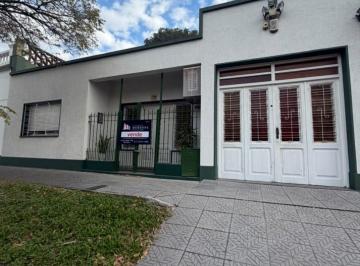 Casa · 1m² · 3 Ambientes · Venta Hermosa Casa Apta Credito Muy Bien Mantenida, 3 Ambientes, Parque Amplio, Garaje y Entrepiso,