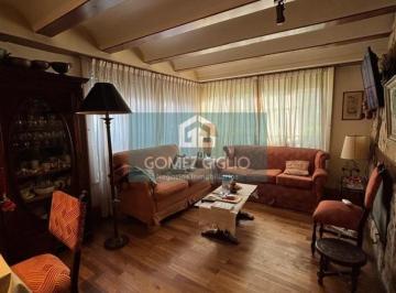 Casa · 230m² · 4 Ambientes · Casa en Venta - Barrio Chauvin