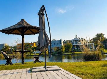 Casa · 180m² · 4 Ambientes · 1 Cochera · Casa a La Laguna en Alquiler en Barrio Norte | El Cantón | 3 Dorm. | Cochera Cubierta | Pileta