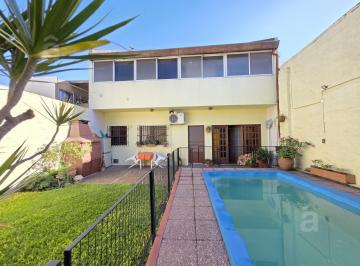 Casa · 164m² · 4 Ambientes · 2 Cocheras · Casa en Villa Ballester - Venta - Cuatro Ambientes - Excelente Estado de Conservación.