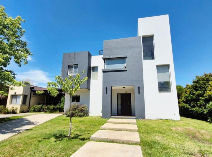 Casa en alquiler en Los Alisos · 5 ambientes