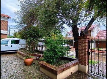 Casa · 200m² · 5 Ambientes · 2 Cocheras · Pago Largo 600 3/4 Dorm., Garaje y Parque