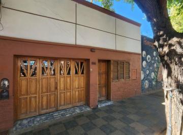 Casa · 254m² · 12 Ambientes · 1 Cochera · Venta Amplia Casa Céntrica