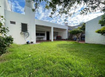 Casa · 100m² · 3 Ambientes · 1 Cochera · Casa 3 Ambientes Cochera Jardin Parrilla Lavadero