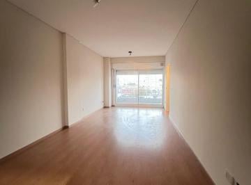 Departamento · 33m² · 1 Ambiente · Alquiler Monoambiente Divisible con Balcón y Vistas Abiertas | Súper Luminoso
