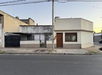 Casa · 150m² · 3 Ambientes · Casa en Esquina Dividida en 2 Propiedades