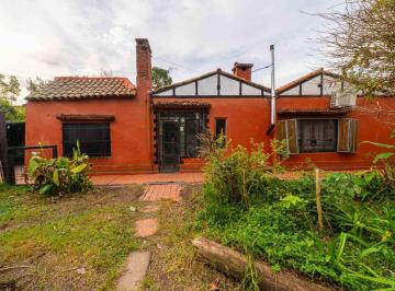 Casa · 248m² · 7 Ambientes · 2 Cocheras · Casa en Venta en Fisherton con 5 Dorm.