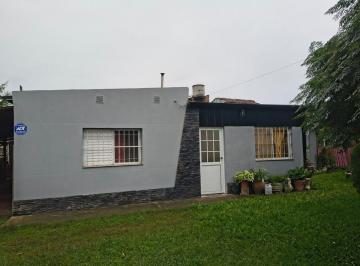 Casa · 67m² · 4 Ambientes · 1 Cochera · Se Venda Casa con Gran Terreno en Sauce Viejo