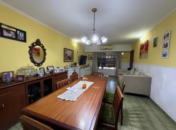 Casa · 105m² · 4 Ambientes · 1 Cochera · En Venta - Casa 3 Dorm. con Patio y Cochera - Barrio Bella Vista