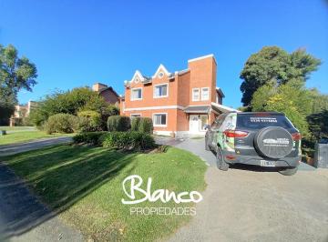Casa · 254m² · 5 Ambientes · 2 Cocheras · Casa en Venta en Las Condes, Pilar, G. B. a. Zona Norte