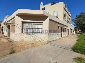 Casa · 78m² · 3 Ambientes · 1 Cochera · Venta de PH en Lanús Casa de 3 Ambientes con Garaje