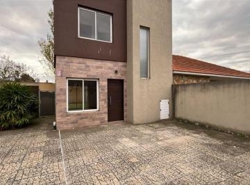 Departamento de 3 ambientes, Lomas de Zamora · Hermoso Duplex de 3 Amb. Cochera y Jardin