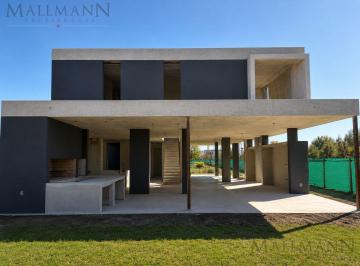 Casa · 252m² · 6 Ambientes · 2 Cocheras · Casa en Los Cardos