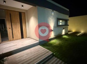 Casa · 155m² · 4 Ambientes · 1 Cochera · Venta Casa en Neuquén Capital. Monte Hermoso Al 3000