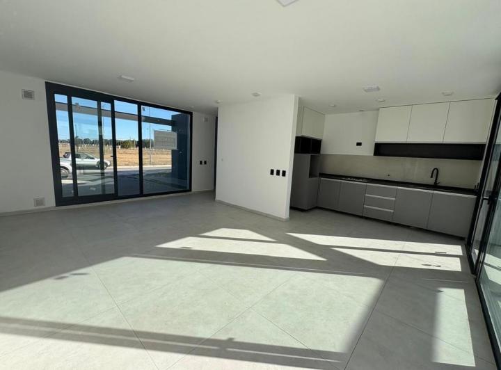 Casa · 90m² · 4 Ambientes · 2 Cocheras