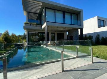 Casa · 224m² · 5 Ambientes · Casa en Alquiler con Muebles en Castaños, Nordelta, Tigre
