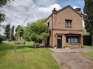 Casa · 142m² · 4 Ambientes · 1 Cochera · Venta. Casa Estilo Campo. 4 Amb. Lote 1.460 m². Barrio Parque Sakura