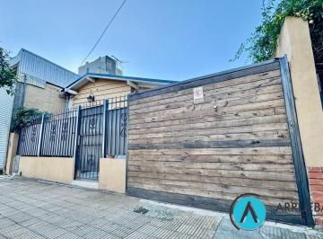 Casa · 106m² · 3 Ambientes · 1 Cochera · Casa 3 Ambientes con Patio y Excelente Ubicación