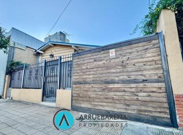 Casa · 106m² · 3 Ambientes · 1 Cochera · Casa en Lote Propio con Cochera, Galeria y Ambiente Independiente – Acepta Permuta