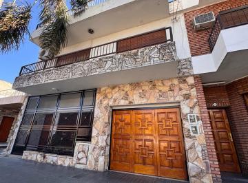 PH · 325m² · 6 Ambientes · 1 Cochera · PH Triplex con Patio y Terraza Entre Fray Lamas - Pte Peron y Av Gaona