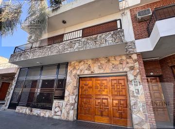 PH · 325m² · 6 Ambientes · 1 Cochera · PH Triplex con Patio y Terraza Entre Fray Lamas - Pte Peron y Av Gaona