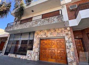 PH · 325m² · 6 Ambientes · 1 Cochera · PH Triplex con Patio y Terraza Entre Fray Lamas - Pte Peron y Av Gaona