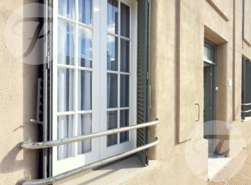 Casa · 110m² · 4 Ambientes · 1 Cochera · Casa con Jardín y Piscina a Pocas Cuadras del Centro | 3 Dorm. | Lote Propio de 370 m²
