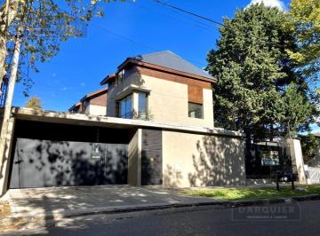 Casa · 98m² · 4 Ambientes · 1 Cochera · Financiacion Propietaria - Venta Triplex en Adrogue 3 Dorm. Impecable Estado