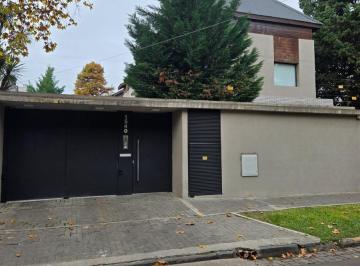 Casa · 98m² · 4 Ambientes · 1 Cochera · Financiacion Propietaria - Venta Triplex en Adrogue 3 Dorm. Impecable Estado