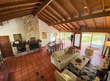 Casa · 170m² · 5 Ambientes · 3 Cocheras · Alquiler Casa en Carilo