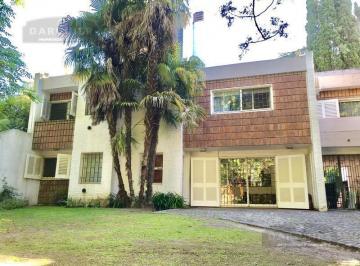Casa · 211m² · 4 Dormitorios · Casa - Adrogue