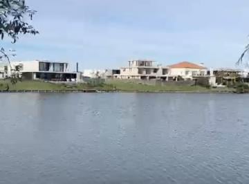 Terreno · 910m² · Lote Al Lago en Venta en Virazon