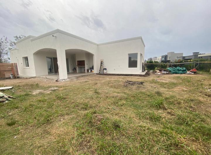 Casa · 135m² · 4 Ambientes · 3 Cocheras