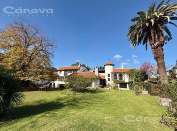 Casa · 601m² · 12 Ambientes · 3 Cocheras · Casa en Alquiler con Gran Jardín y Pileta en La Mejor Zona de Martínez