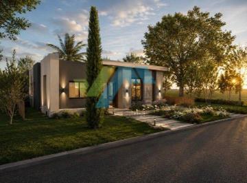 Casa · 138m² · 4 Ambientes · 1 Cochera · Moderna Casa con Pileta en Pilar del Este