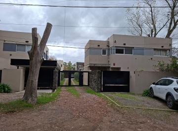 Casa · 102m² · 4 Ambientes · 2 Cocheras · Casa Venta en City Bell