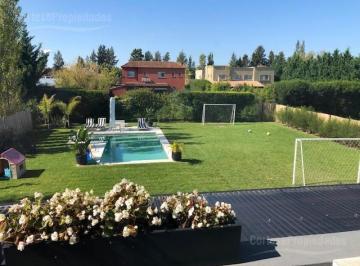 Casa · 178m² · 7 Ambientes · 2 Cocheras · Casa - Santa Catalina Lote Interno Impecable!