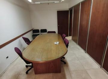 Oficina comercial · 56m² · 5 Ambientes · Amplia Oficina en Muy Buen Estado Uruguay y Peron