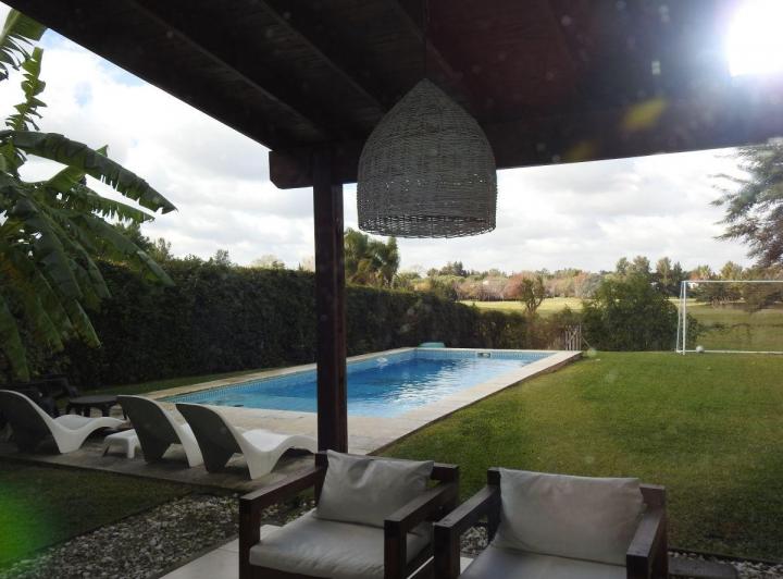 Casa · 230m² · 7 Ambientes · 2 Cocheras