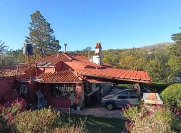 Casa de 5 ambientes, Villa Giardino · Gran Casa Antigua en Venta - Villa Giardino, Cba - Centrica, con Pileta y 3 Hab - Precio Oportunidad