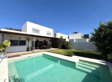 Casa · 175m² · 7 Ambientes · 2 Cocheras · Casa en Riberas de Manantiales