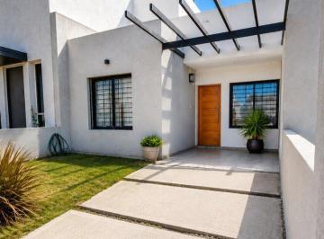 Casa · 80m² · 5 Ambientes · 1 Cochera · Venta Duplex 2d 2b Solares de Manantiales