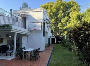 Casa · 258m² · 8 Ambientes · Casa Para Vivienda en Alquiler con Jardin 4 Dorm. 2 Cocheras en Pichincha