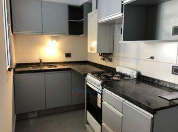 Casa · 60m² · 3 Ambientes · 1 Cochera · Depto 1 Dormitorio en Alquiler. Complejo Opera