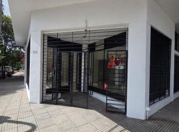 Local comercial · 70m² · Local Comercial en Alquiler en Esquina de Bulnes y Jacinto Ríos