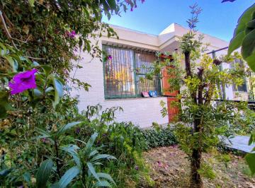 Casa · 135m² · 4 Ambientes · 2 Cocheras · Se Vende Casa en Godoy Cruz, Mendoza