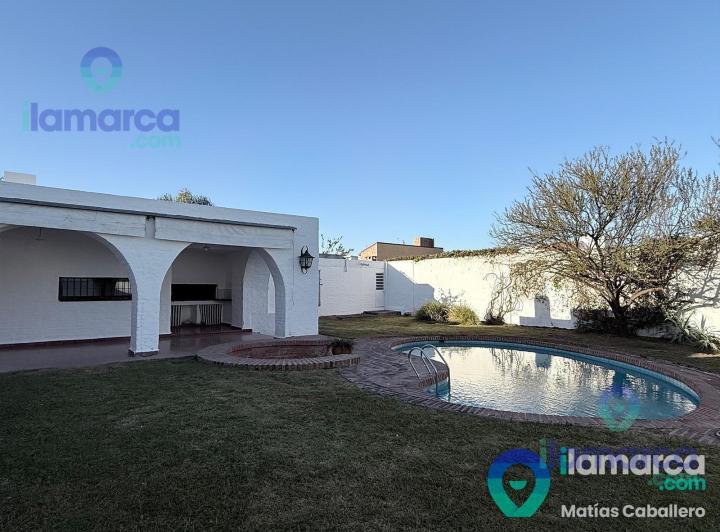 Casa · 280m² · 8 Ambientes · 6 Cocheras
