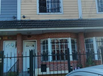 Casa · 55m² · 3 Ambientes · 1 Cochera · Duplex