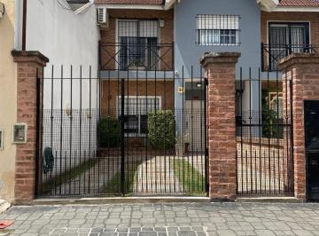 Casa · 205m² · 4 Ambientes · 1 Cochera · Triplex 4 Amb. Ramos Mejia
