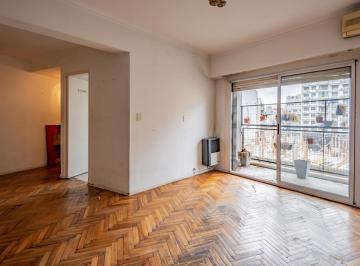 Departamento · 74m² · 3 Ambientes · 3 Ambientes con Balcón a La Calle – Excelente Ubicación